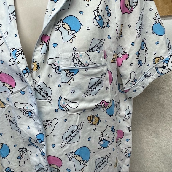 Hello Kitty and friends Sanrio button up shirt women’s small pajama top - Picture 7 of 8